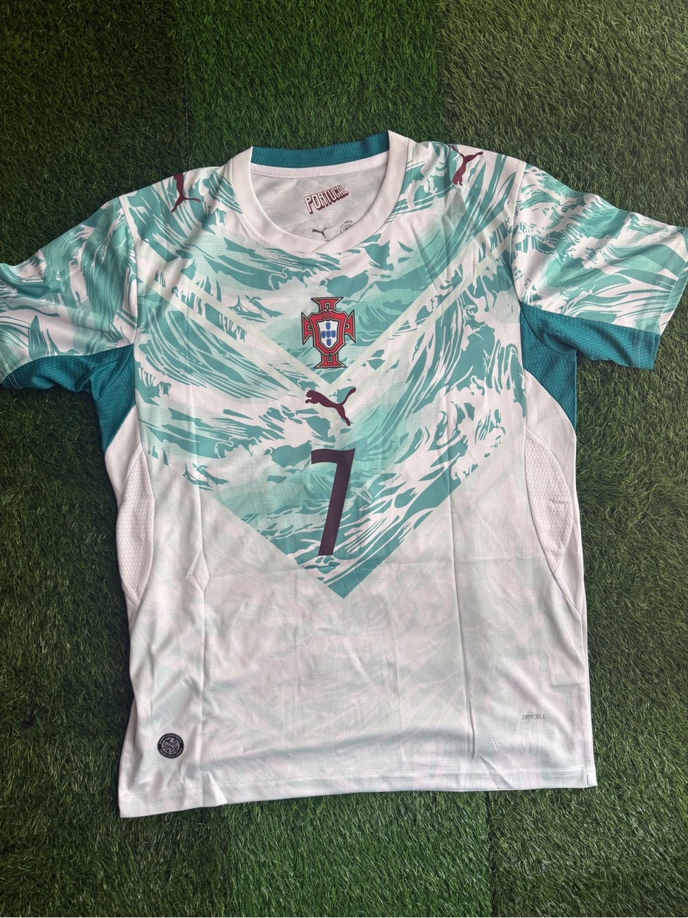 Ronaldo Portugal jersey - Picture 2 of 2